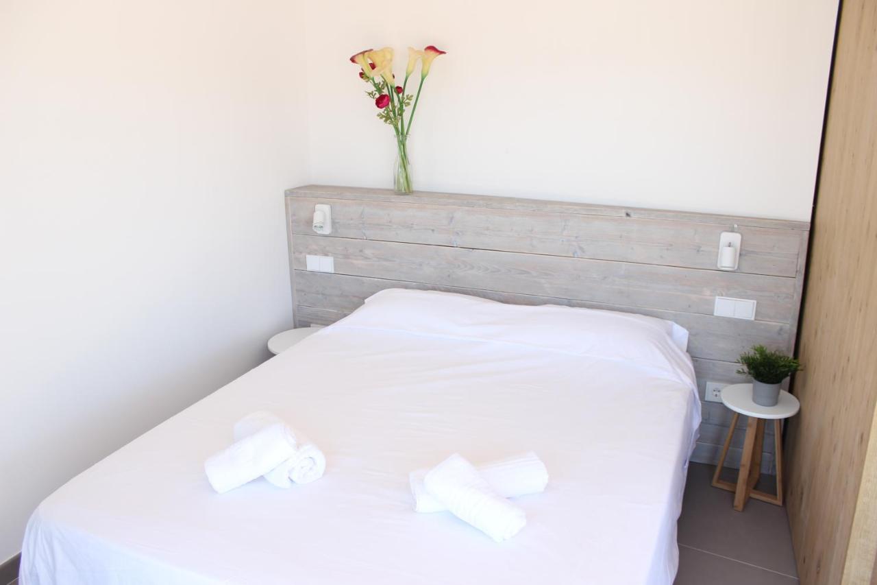 Beautiful Loft, Huge Sunny Terrace, View Over The Beach And Sea Roses Ngoại thất bức ảnh
