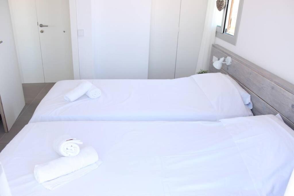 Beautiful Loft, Huge Sunny Terrace, View Over The Beach And Sea Roses Ngoại thất bức ảnh