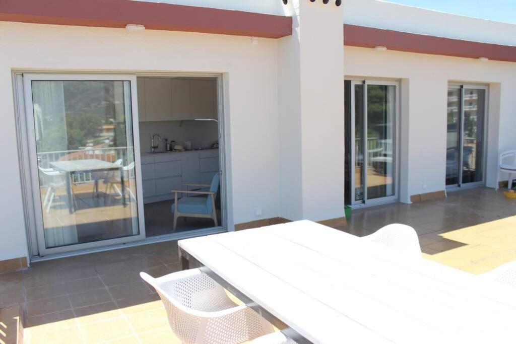 Beautiful Loft, Huge Sunny Terrace, View Over The Beach And Sea Roses Ngoại thất bức ảnh