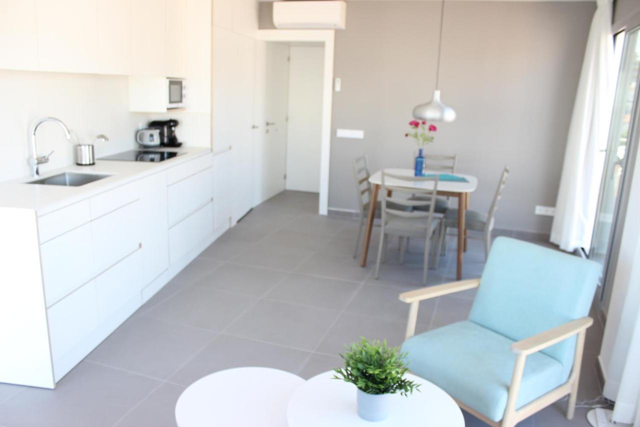 Beautiful Loft, Huge Sunny Terrace, View Over The Beach And Sea Roses Ngoại thất bức ảnh