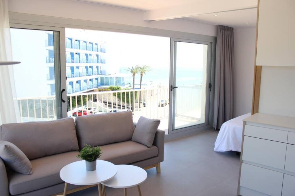 Beautiful Loft, Huge Sunny Terrace, View Over The Beach And Sea Roses Ngoại thất bức ảnh