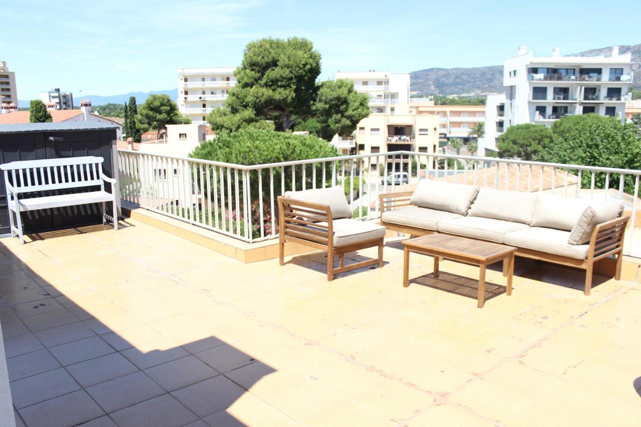 Beautiful Loft, Huge Sunny Terrace, View Over The Beach And Sea Roses Ngoại thất bức ảnh