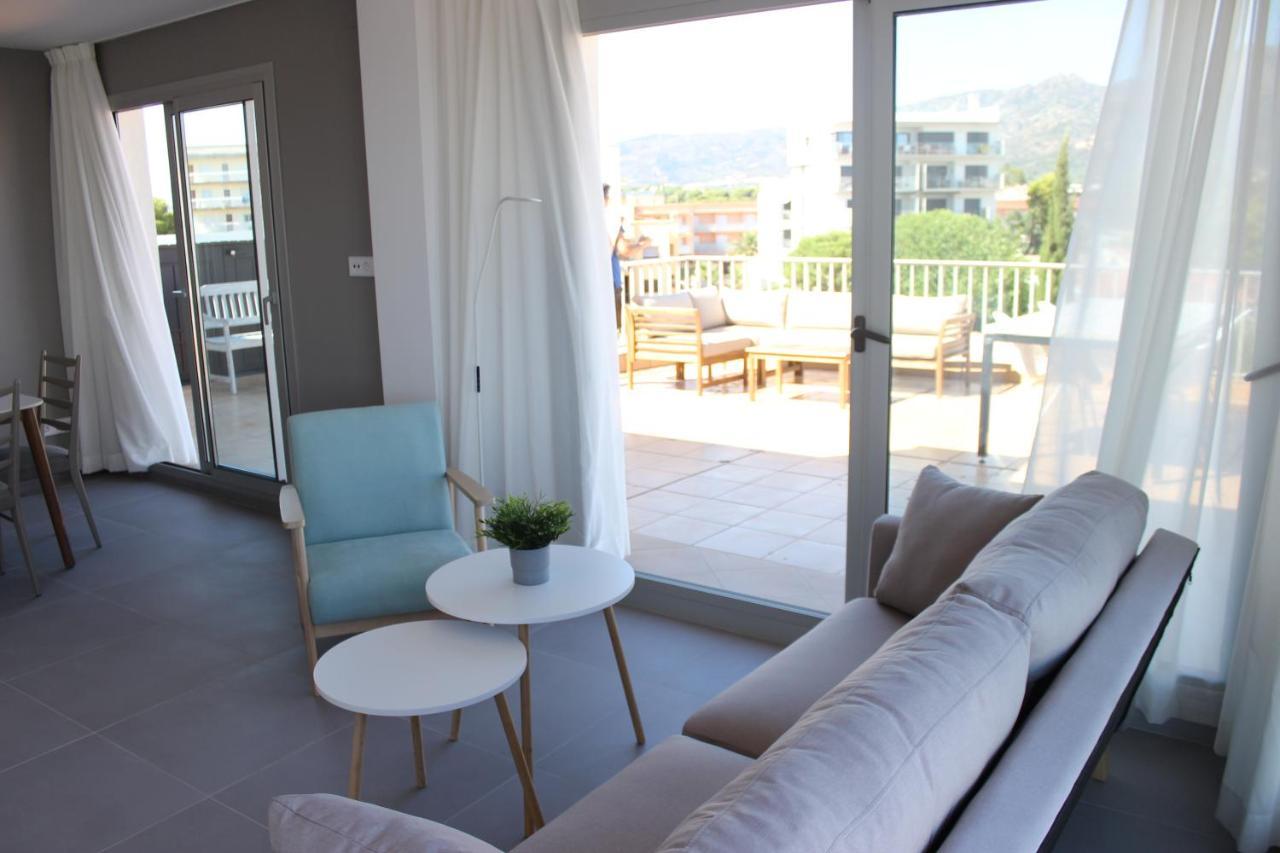 Beautiful Loft, Huge Sunny Terrace, View Over The Beach And Sea Roses Ngoại thất bức ảnh