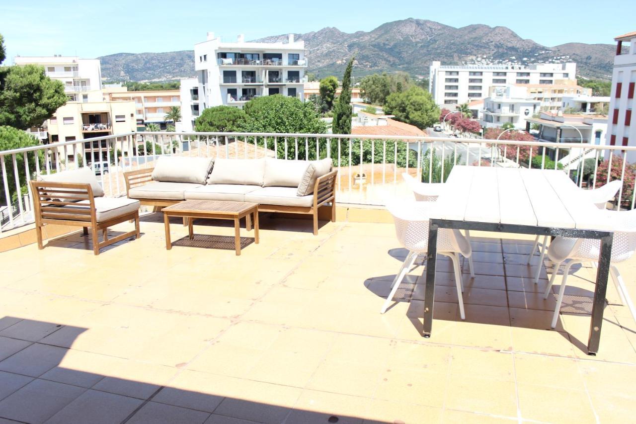 Beautiful Loft, Huge Sunny Terrace, View Over The Beach And Sea Roses Ngoại thất bức ảnh