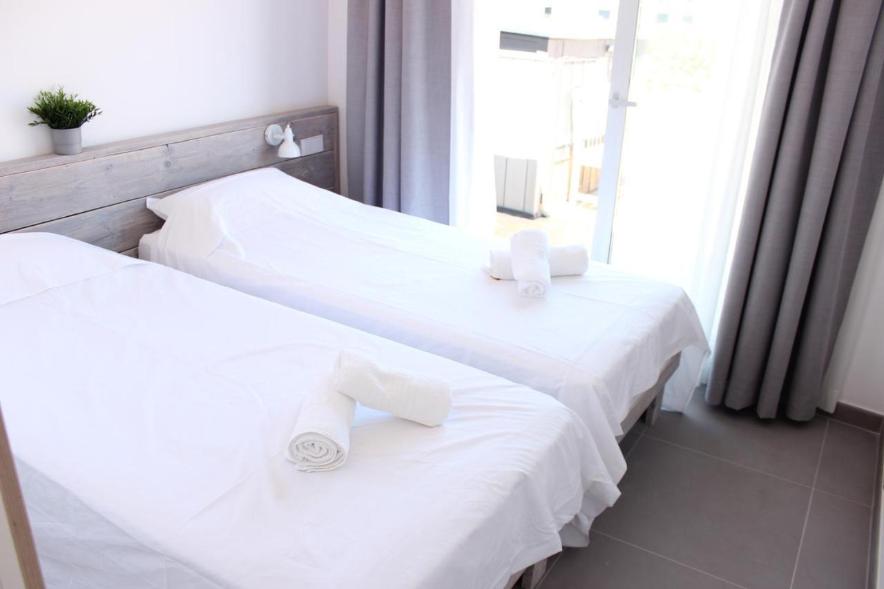 Beautiful Loft, Huge Sunny Terrace, View Over The Beach And Sea Roses Ngoại thất bức ảnh