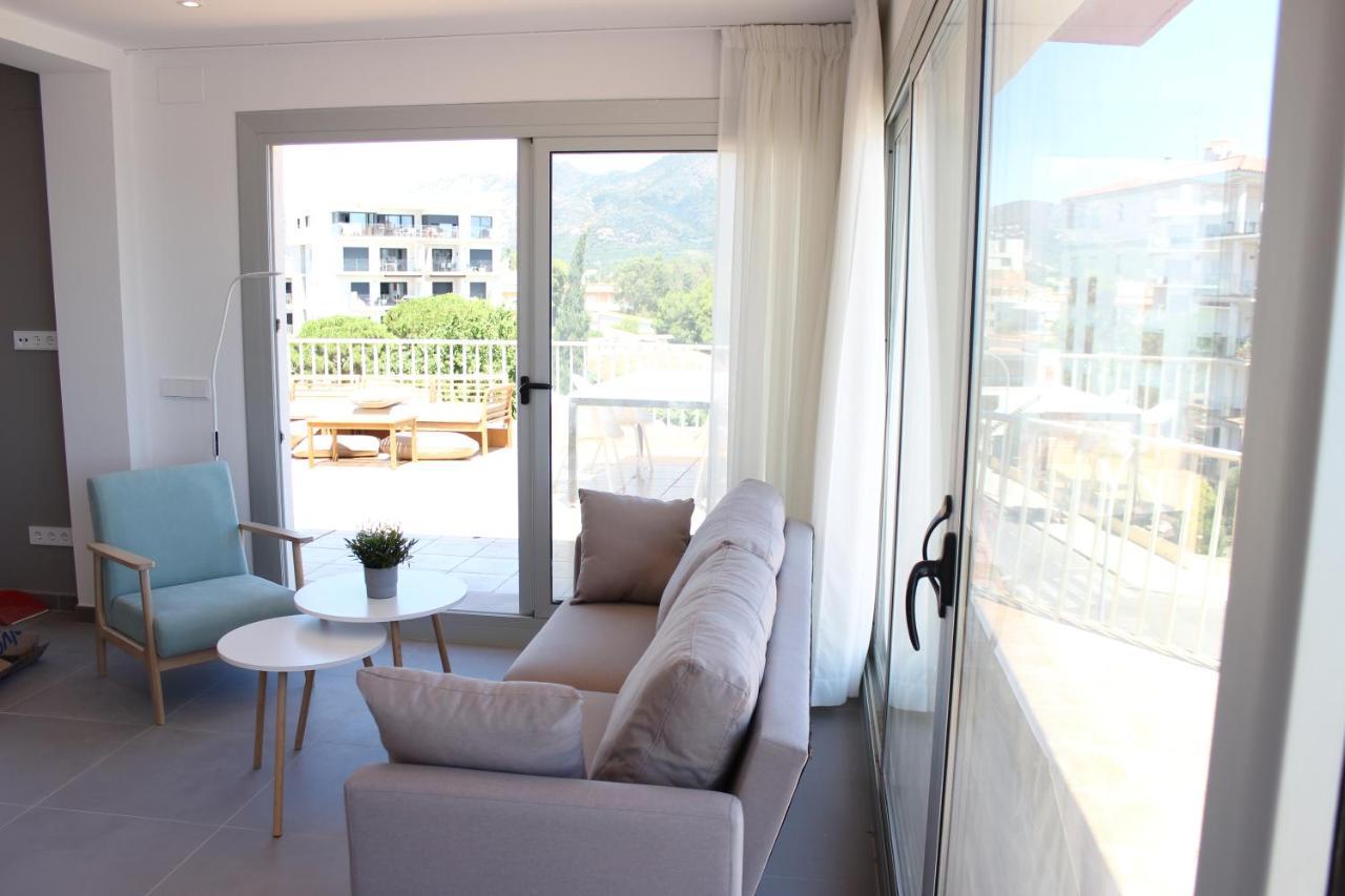 Beautiful Loft, Huge Sunny Terrace, View Over The Beach And Sea Roses Ngoại thất bức ảnh