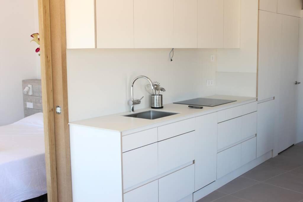 Beautiful Loft, Huge Sunny Terrace, View Over The Beach And Sea Roses Ngoại thất bức ảnh