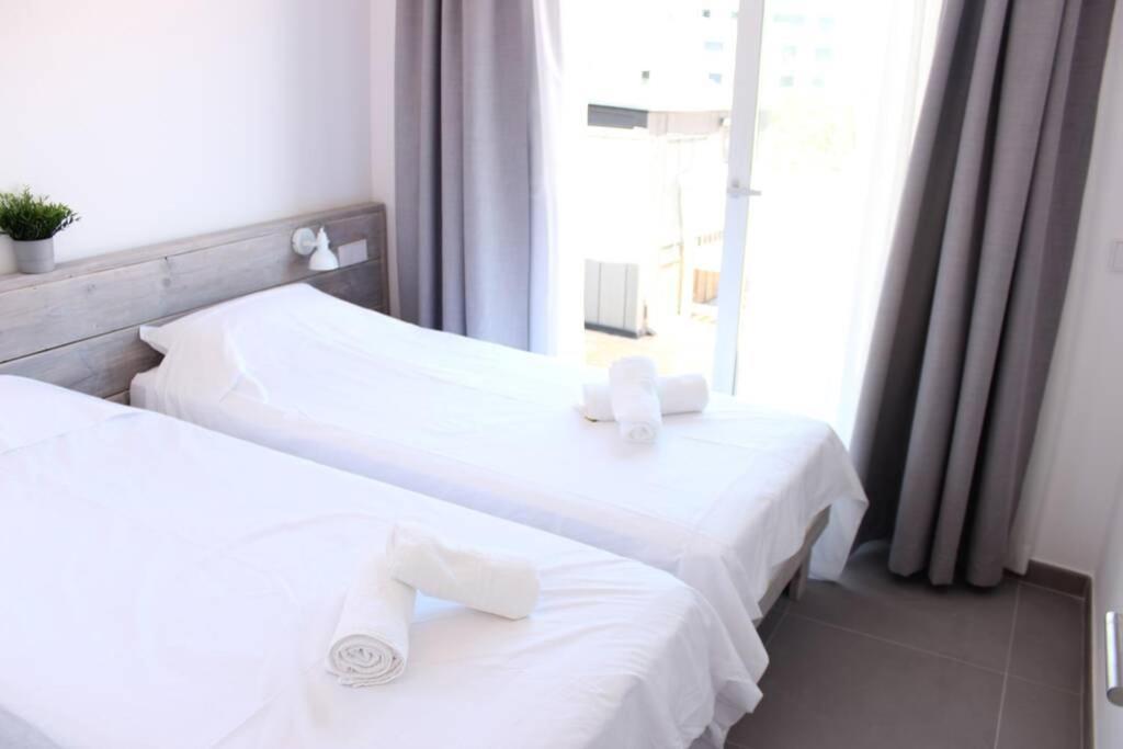 Beautiful Loft, Huge Sunny Terrace, View Over The Beach And Sea Roses Ngoại thất bức ảnh