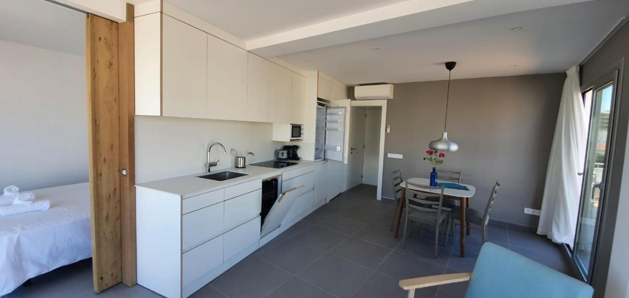 Beautiful Loft, Huge Sunny Terrace, View Over The Beach And Sea Roses Ngoại thất bức ảnh