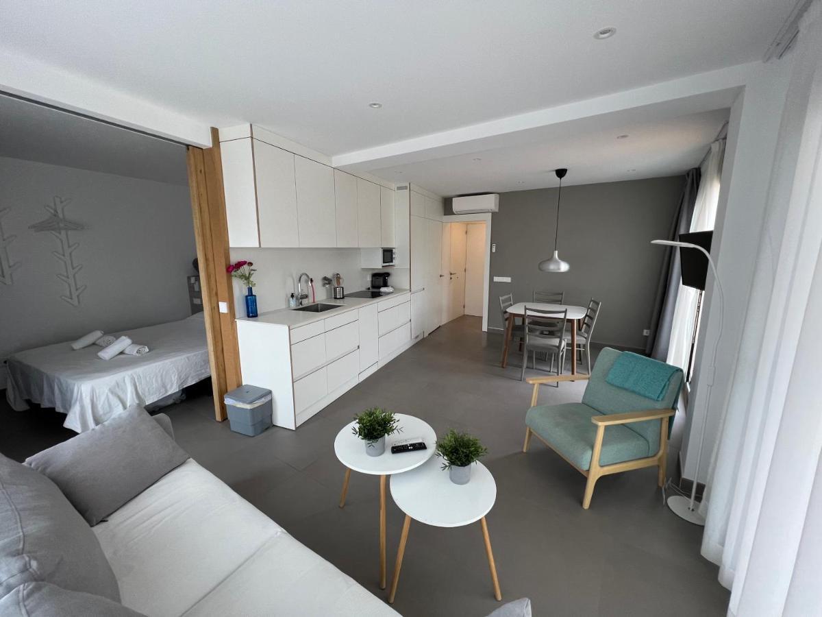 Beautiful Loft, Huge Sunny Terrace, View Over The Beach And Sea Roses Ngoại thất bức ảnh